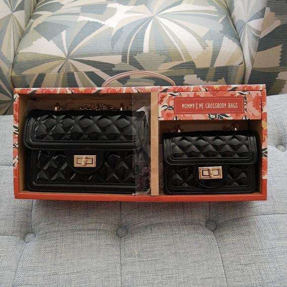 Mommy and me matching crossbody handbags 👜👜 - Picture 3 of 7